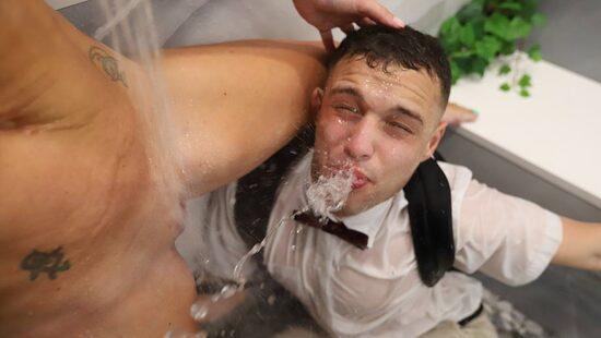 Джонни и насадка для душа