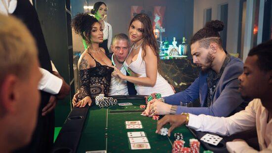 Карты на стол. Первая серия