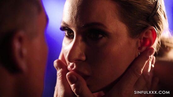 Она не теряет контроль 3: На качелях очарования