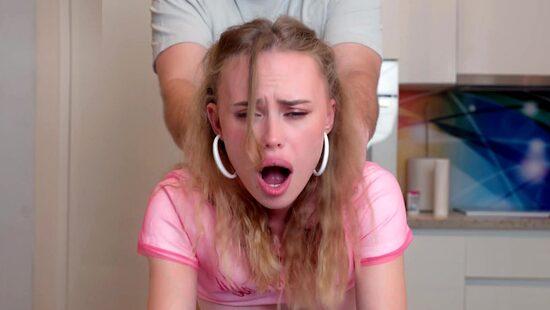 Выпить чашечку... Трусов сводной сестры?