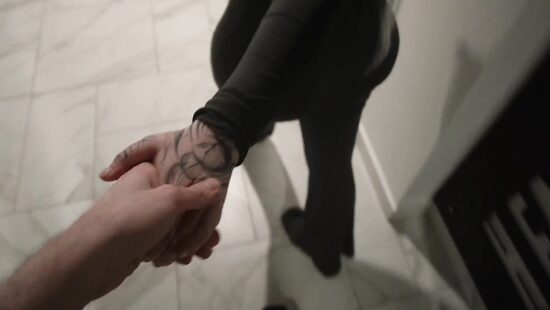 Новому соседу и в лифте пососать можно