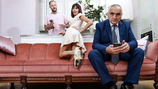 Прятки члена в киске