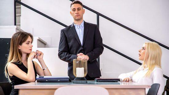 Секс втроем для снятия стресса