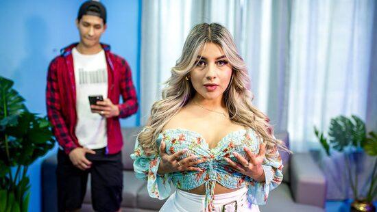 Эту грудь в рамки не вернуть