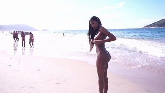 Игры на песке: Все будут смотреть