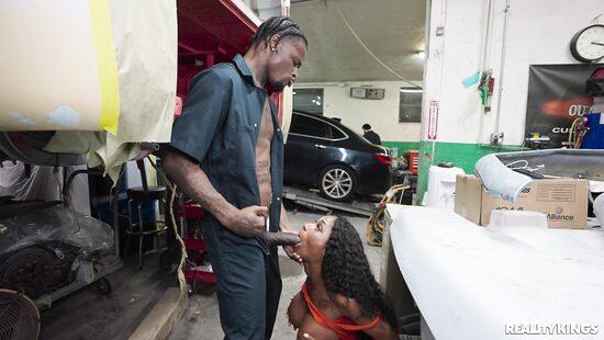 Деньги решают все: Автомастерская