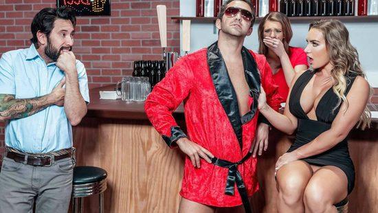 Работники бара решили снять собственное порно и пригласили актёра