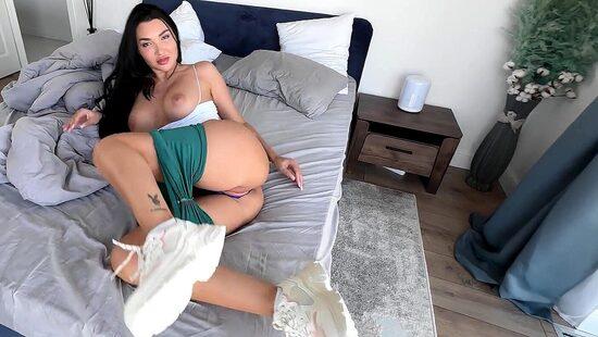 Она ведь просто хотела поваляться