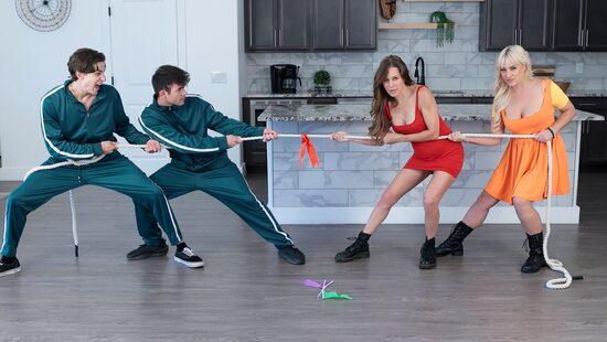 Игра в кальмара между ног мамы